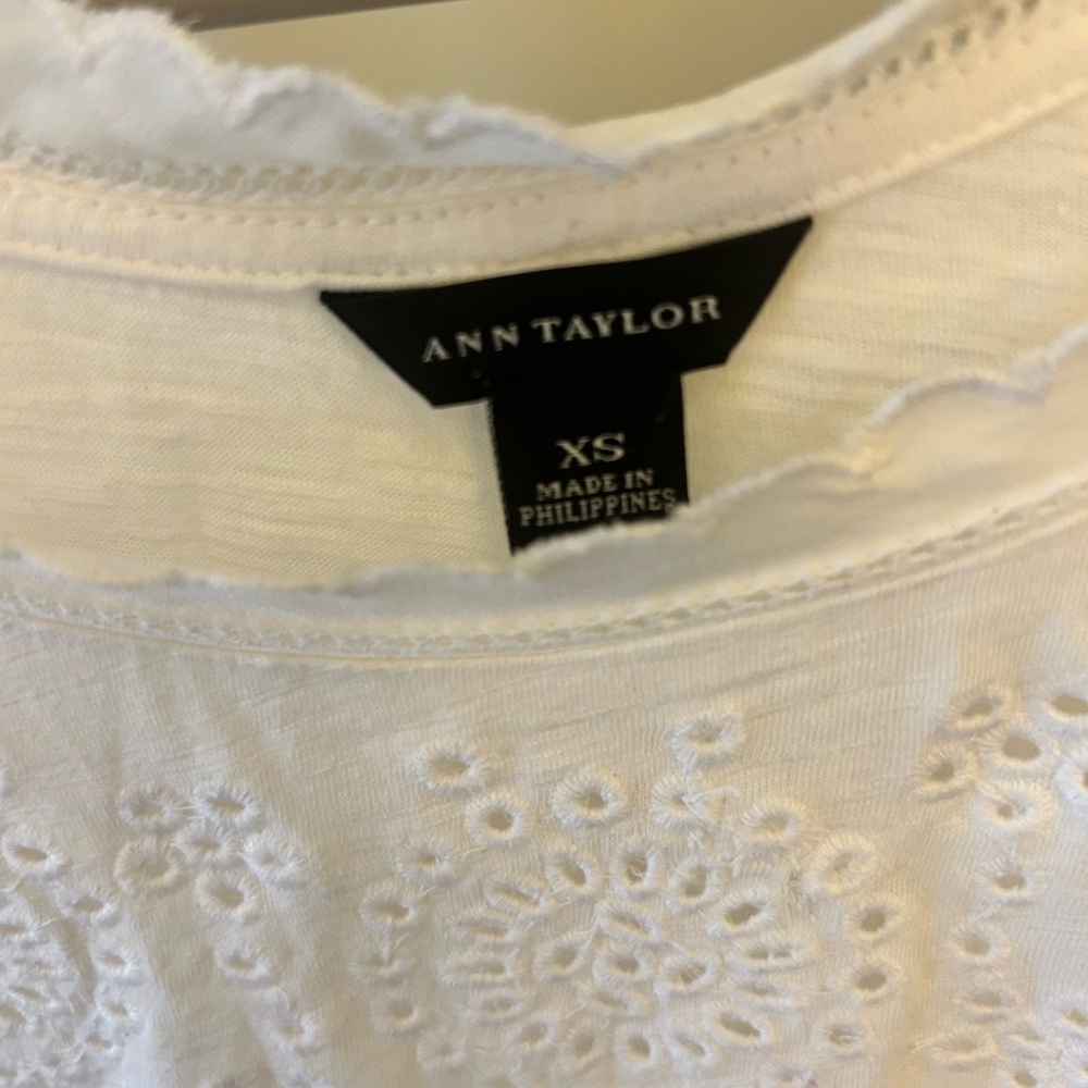 Ann Taylor White Embroidered Tank top Size XS